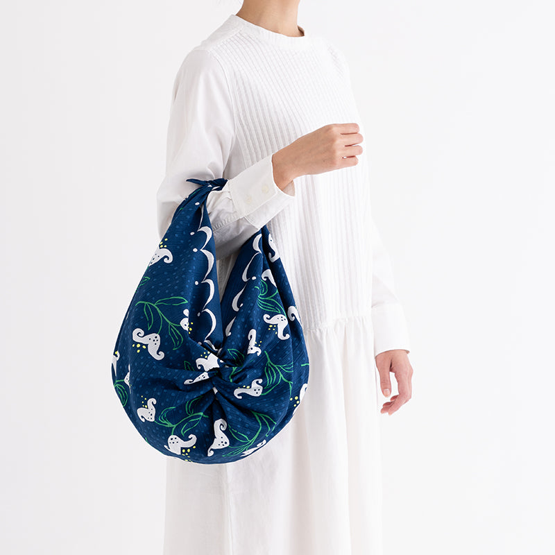 90cm Yumeji Takehisa Furoshiki | Yuri (Navy)