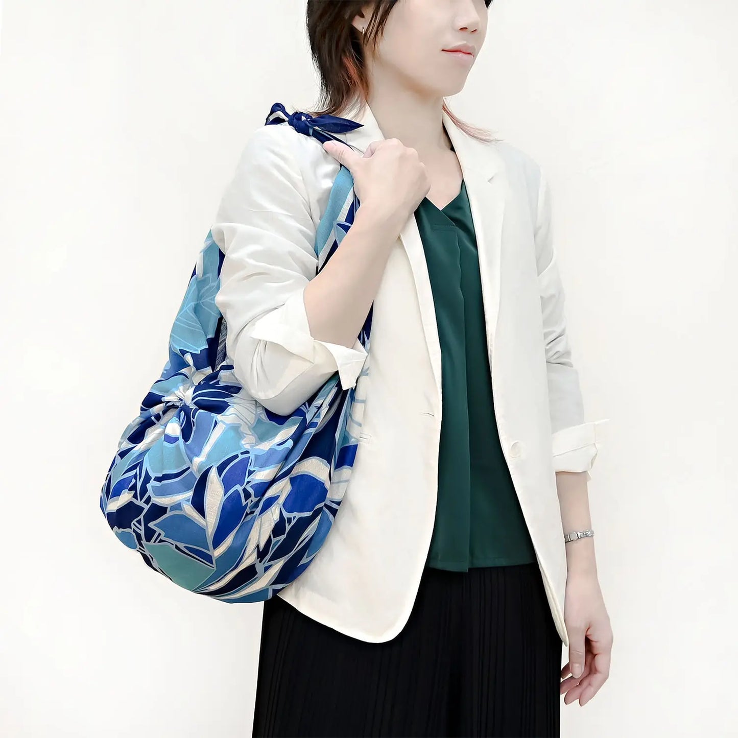 97cm Furoshiki | Acanthus (blue & navy)