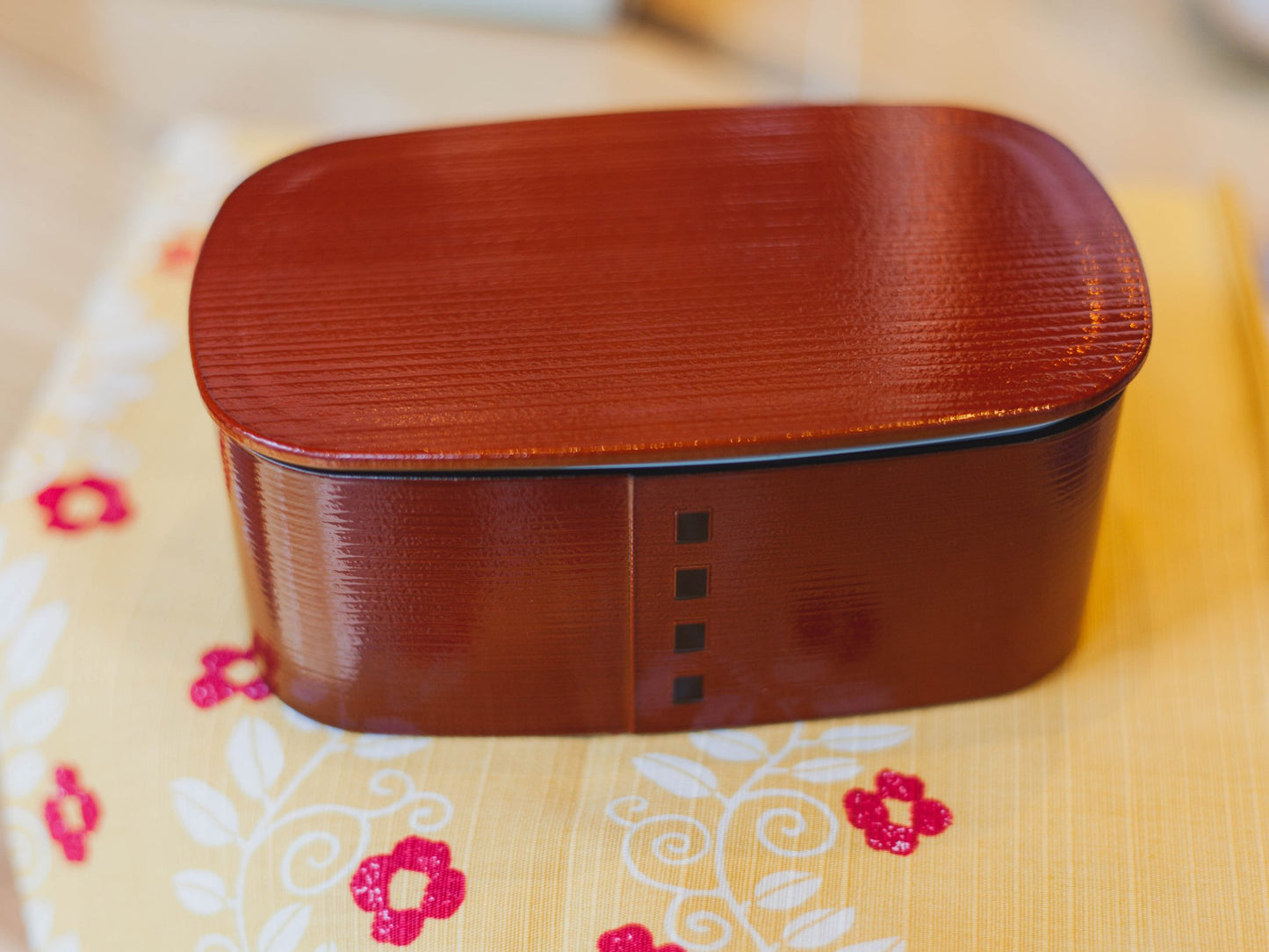 Nuri Wappa Wood Tone One Tier Bento Box | Red Brown