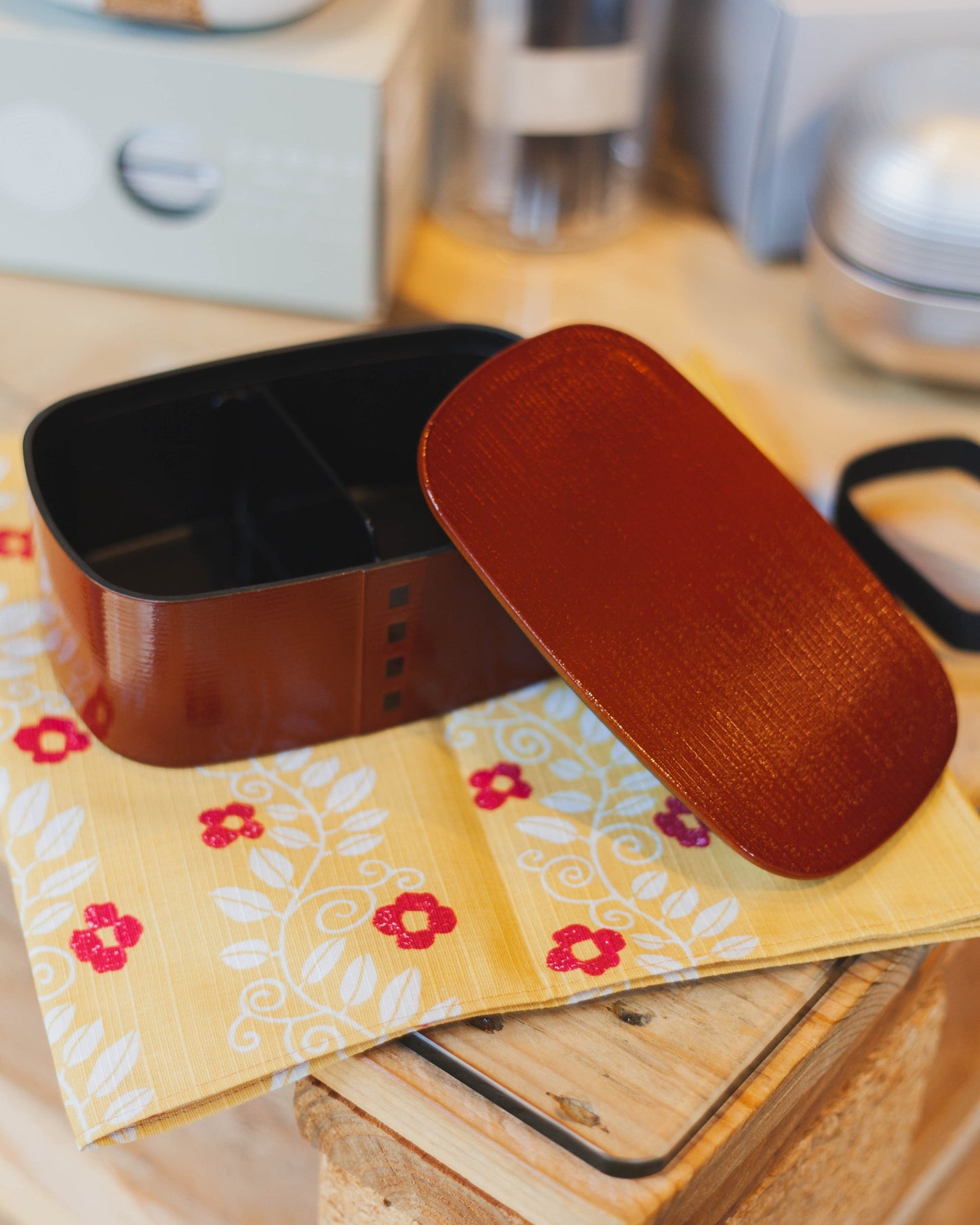 Nuri Wappa Wood Tone One Tier Bento Box | Red Brown