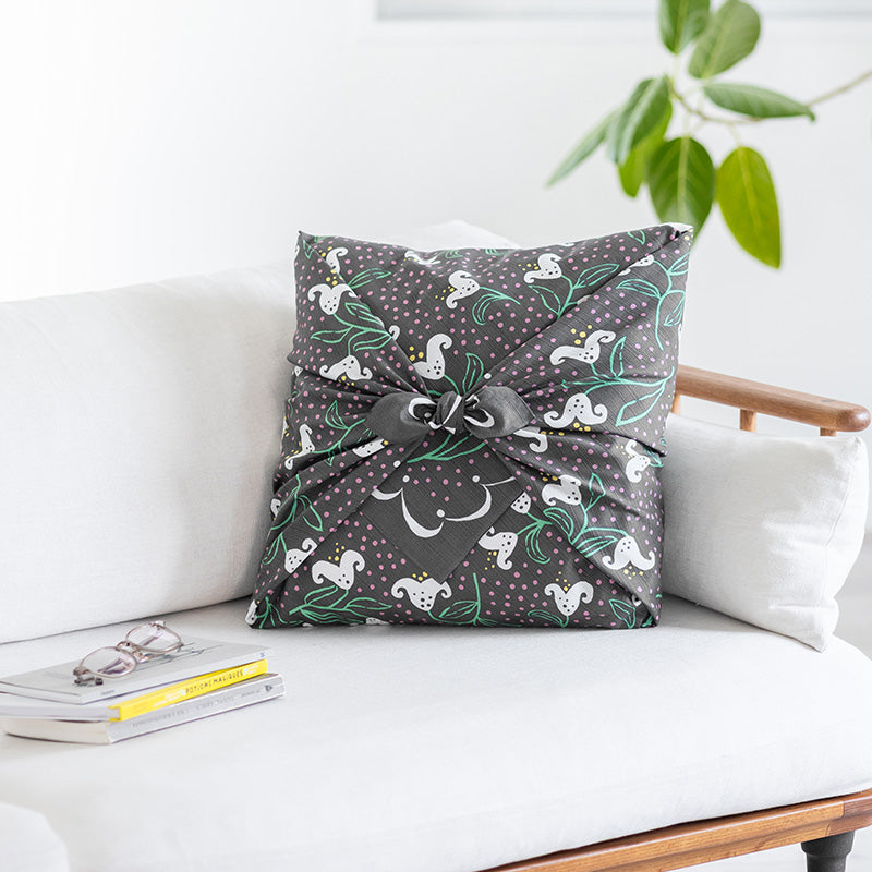 90cm Yumeji Takehisa Furoshiki | Yuri (Navy or grey)