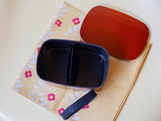 Nuri Wappa Wood Tone One Tier Bento Box | Red Brown